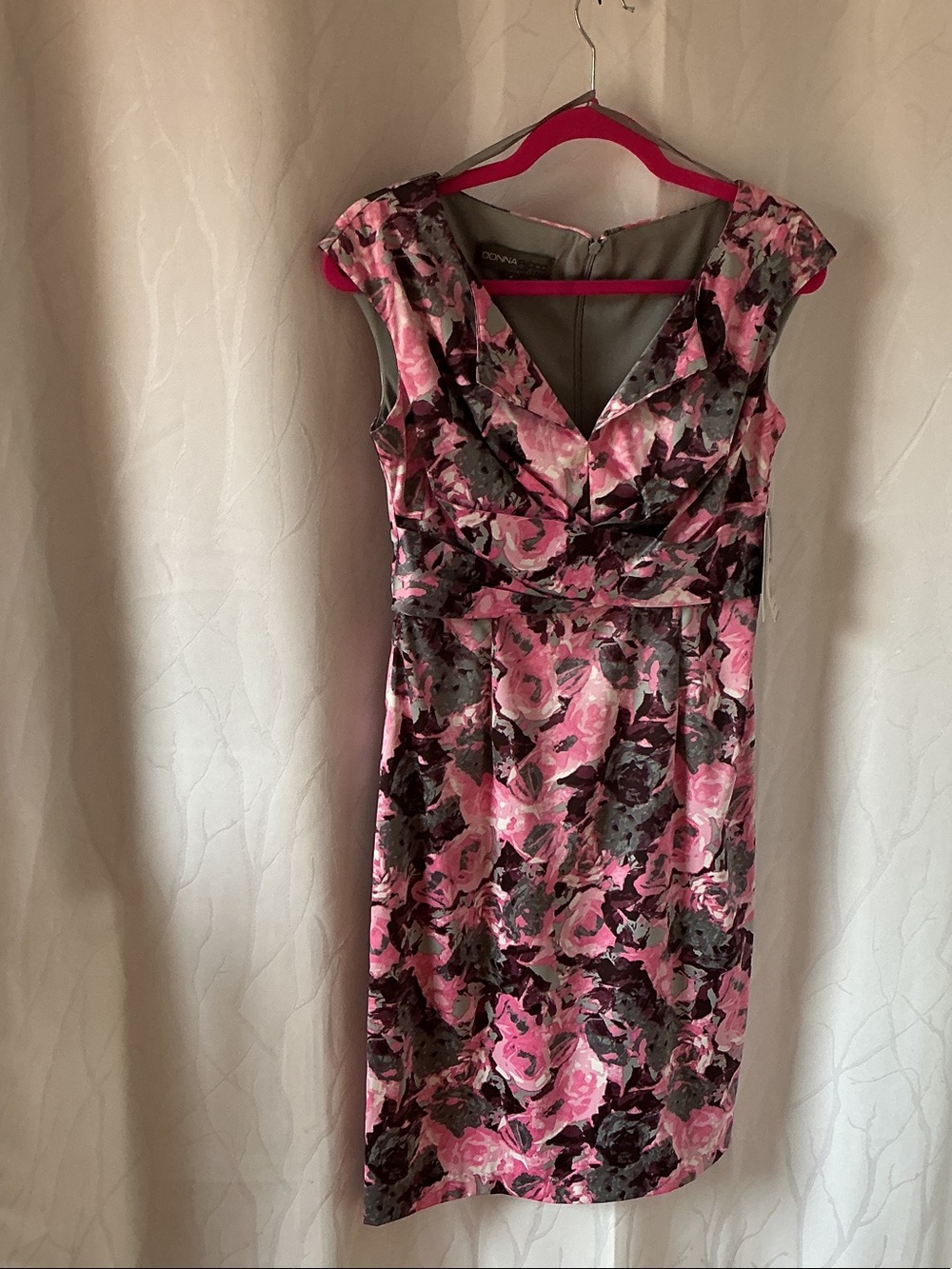 Donna Morgan Pink and Gray Floral V-Neck Midi Dress